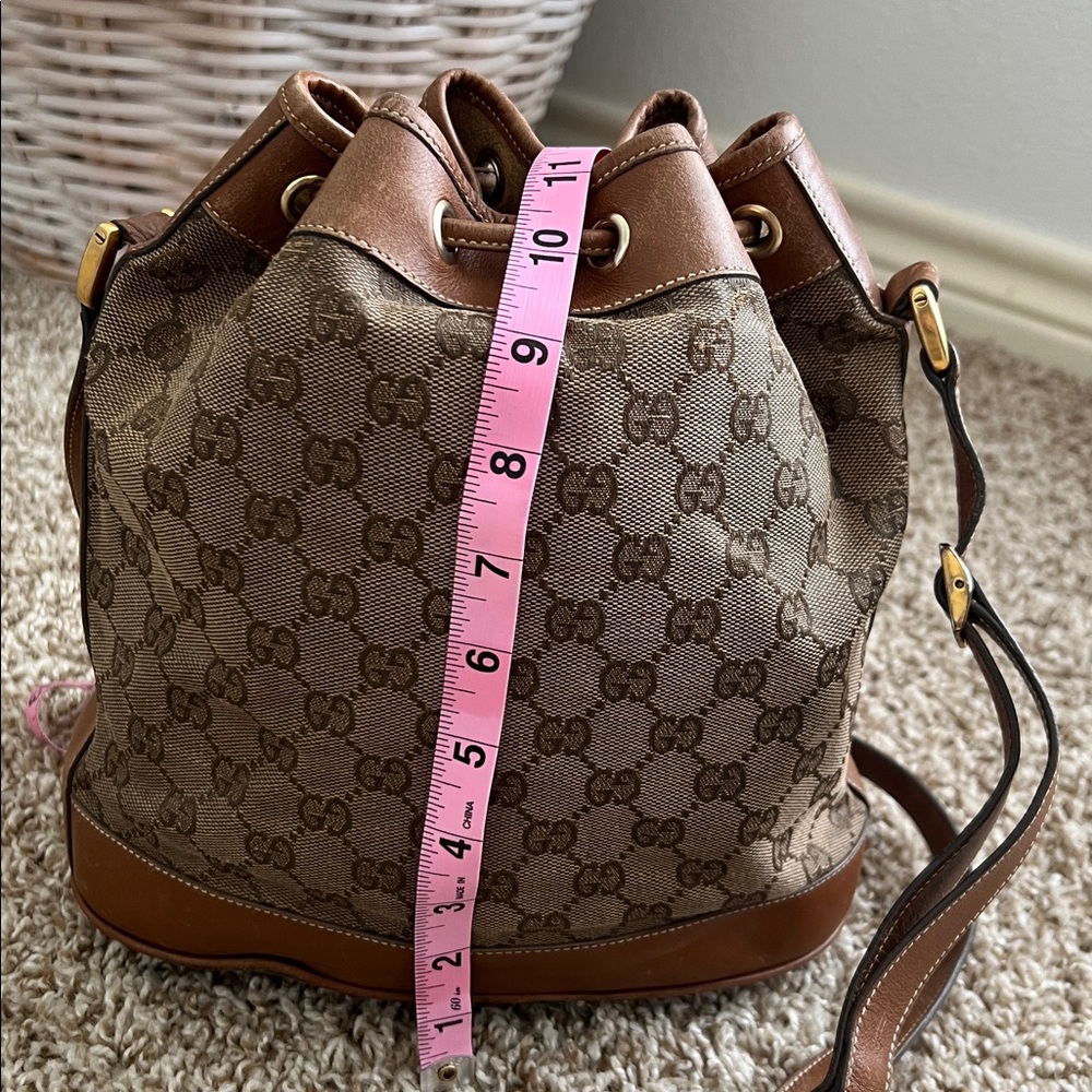 Gucci Brown GG Canvas Drawstring Shoulder Bag with Tan Leather Trim - Picture 6 of 16